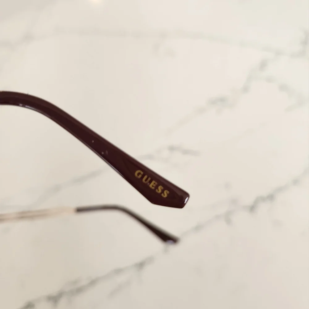 New!! || GUESS || Sunglasses, Wire Frame, Square Lenses, Wire Temple - Picture 7 of 8